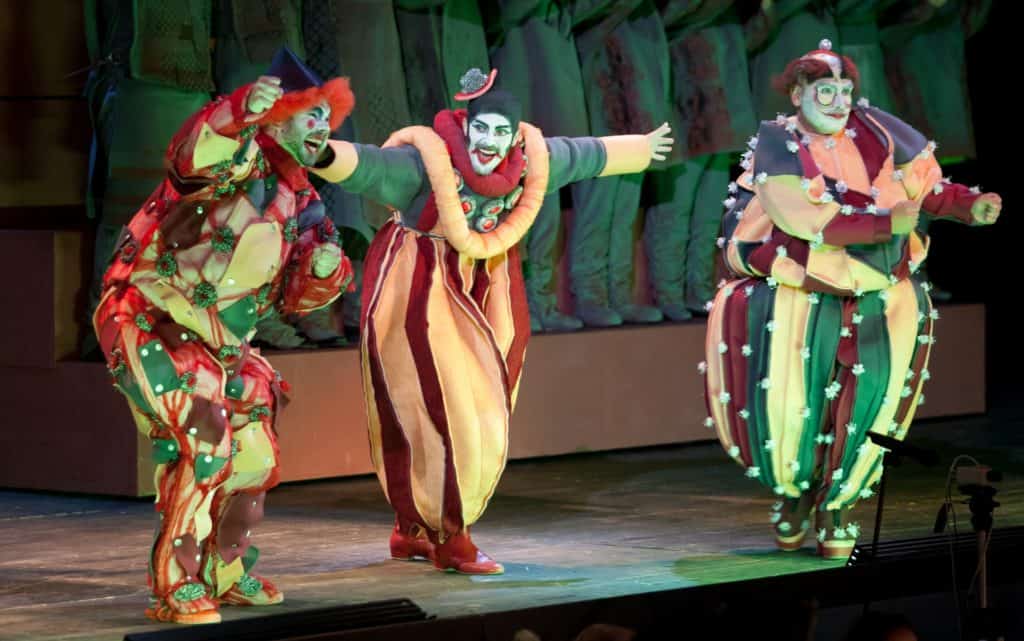 Ping in Turandot (middle)